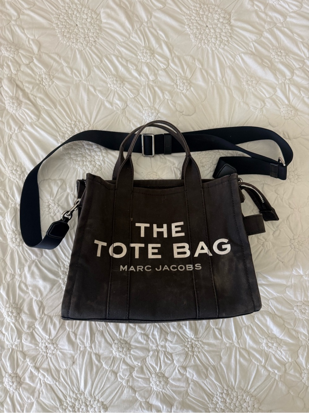 Marc Jacobs The Tote Bag in Black with White Logo - Picture 2 of 11